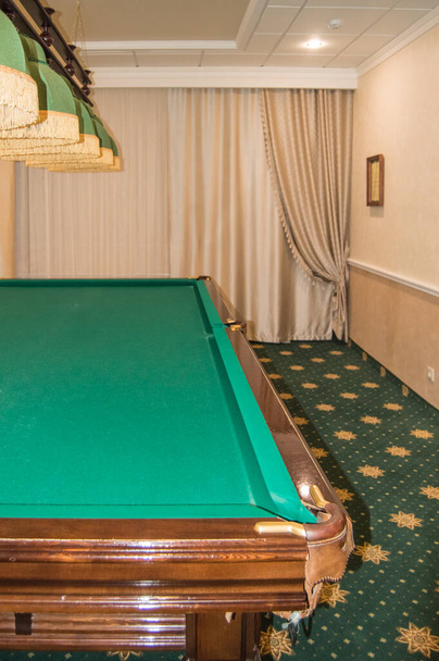 Surface verte d'une table de billard vide, plan vertical - Photo, image