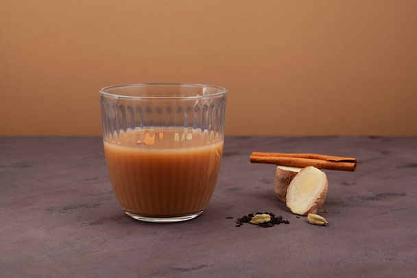 Teh halia - ginger tea in Brunei, Malaysia and Singapore cuisines. Brewed of strong sweetened black tea with milk or condensed milk. - Foto, Imagem