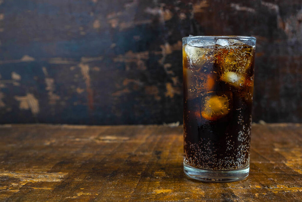 Cola drink, black soft drinks in a glass on the table - Valokuva, kuva