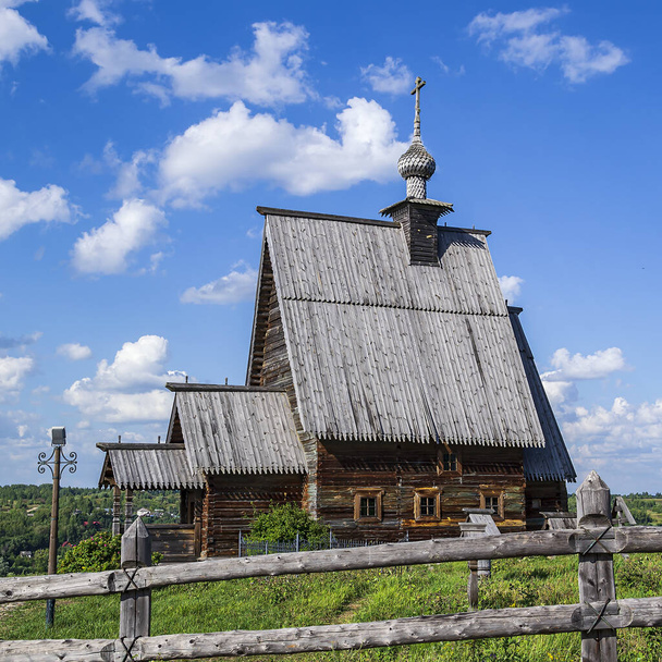 Resurrection Church of the village of Bilyukovo in the town of Ples on the Volga River, Russia, Ivanovo region year of construction 1700. - Foto, afbeelding