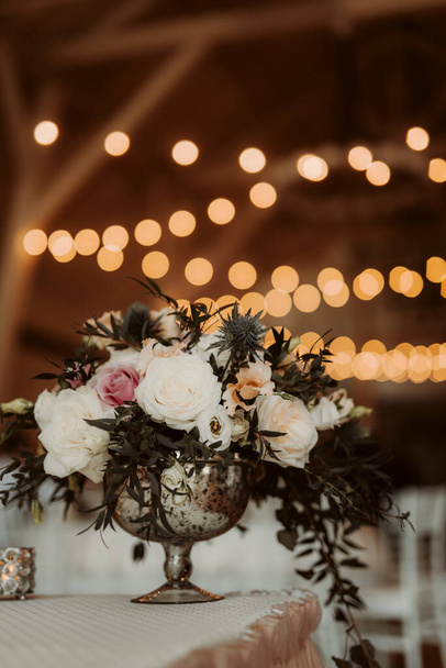 beautiful wedding bouquet of flowers and candles - Фото, зображення