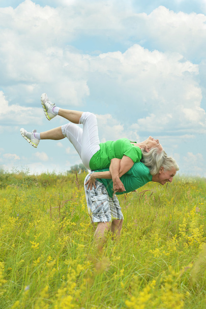 Senior couple  plays - Foto, afbeelding