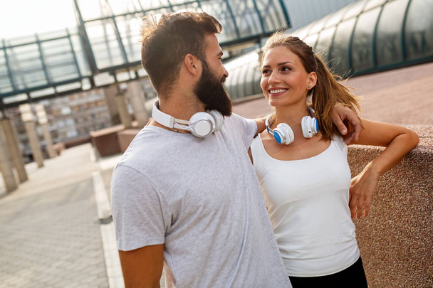 Portrait of happy fit sporty couple exercising and enjoying healthy lifestyle. People sport running concept - Φωτογραφία, εικόνα