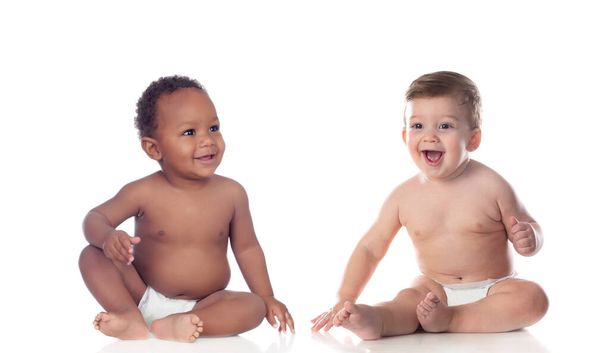 Έννοια της παιδικής ηλικίας. Χαριτωμένα μωρά σε λευκό φόντο  - Φωτογραφία, εικόνα