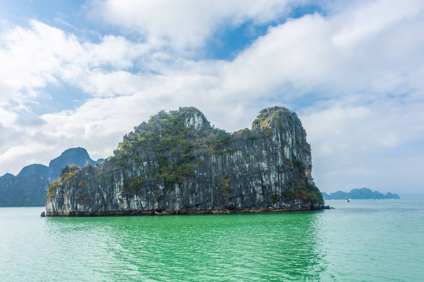 Beautiful landscape of Ha Long Bay, Vietnam - Фото, зображення