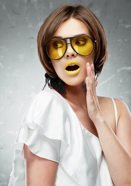 Woman with yellow sun glasses. - Zdjęcie, obraz
