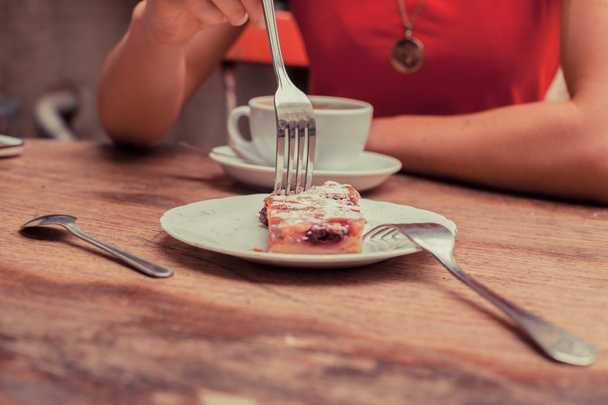 vrouw met koffie en gebak - Foto, afbeelding