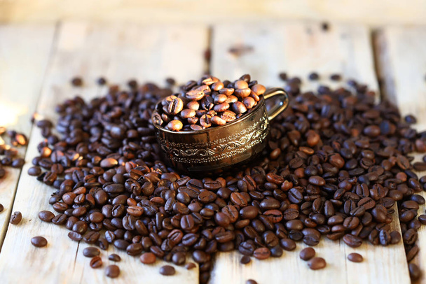 Roasted coffee beans. Arabica and rubusta. - Fotoğraf, Görsel