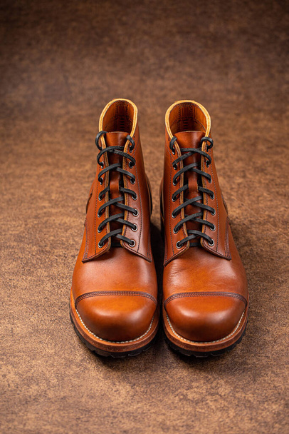 Handgemaakte bruine leren laarzen  - Foto, afbeelding