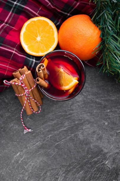 Warm and spicy mulled wine - Foto, imagen