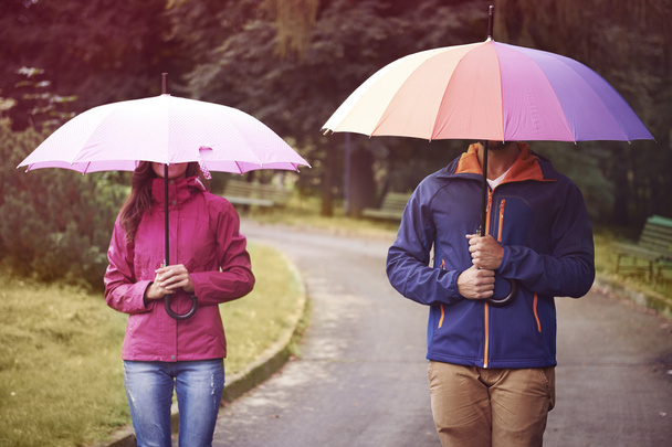 Milující pár se deštník - Fotografie, Obrázek
