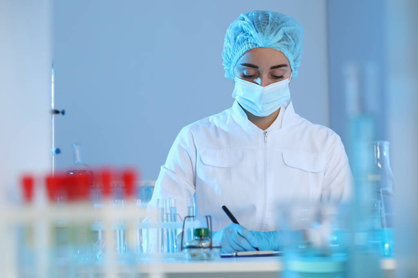 Scientist with clipboard working in laboratory. Medical research - Foto, Bild