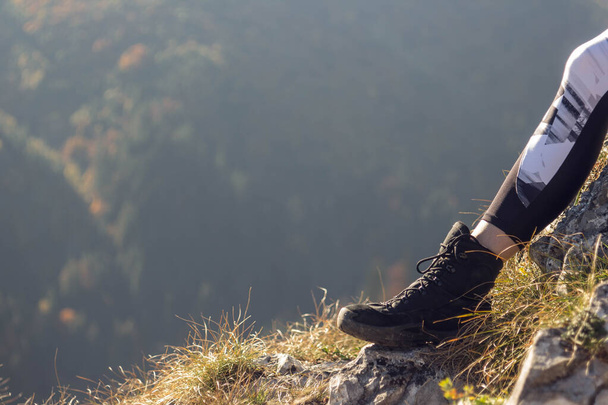 Woman hicker foot on the mountain top - Valokuva, kuva