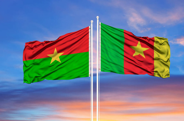 Kamerun ve Burkina Faso bayrak direğinde iki bayrak ve mavi bulutlu gökyüzü  - Fotoğraf, Görsel