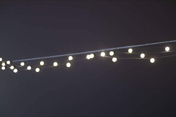 Coloridas luces de Navidad fondo de vacaciones, luz, guirnalda ligera - Foto, Imagen