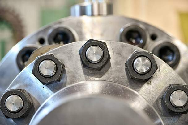 機械工学における接合部品のボルトとナットの接続. - 写真・画像