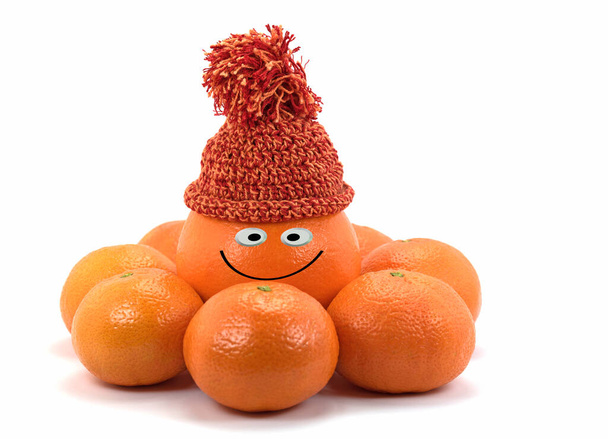 Orange with happy face and tangerines - Fotoğraf, Görsel