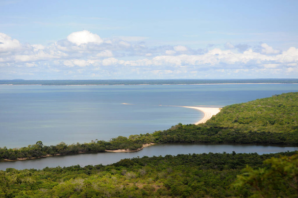 Brezilya 'nın Par eyaletindeki Alter do Cho şehrindeki Piranha lagününün, Cururu' nun ve Tapajs nehrinin manzarası.. - Fotoğraf, Görsel