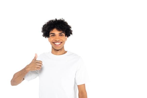 happy african american man in t-shirt showing thumb up isolated on white - Foto, Imagen