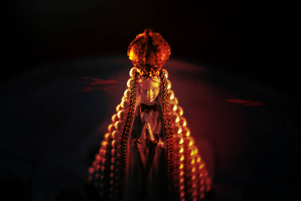 Socha obrazu Panny Marie z Aparecida selektivní zaměření "Nossa Senhora Aparecida" - Fotografie, Obrázek