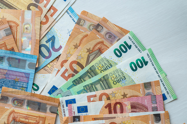 kolorowe banknoty euro, widok z góry. tło finansowe - Zdjęcie, obraz