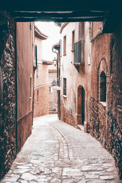 Cosy street of Alquezar, an ancient Spanish village - Φωτογραφία, εικόνα