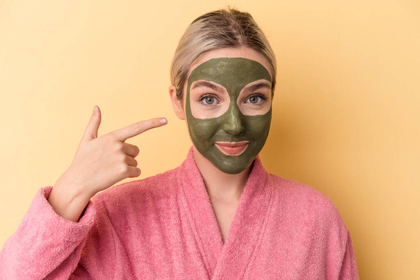 Young caucasian woman wearing face mask isolated on yellow background - Foto, imagen