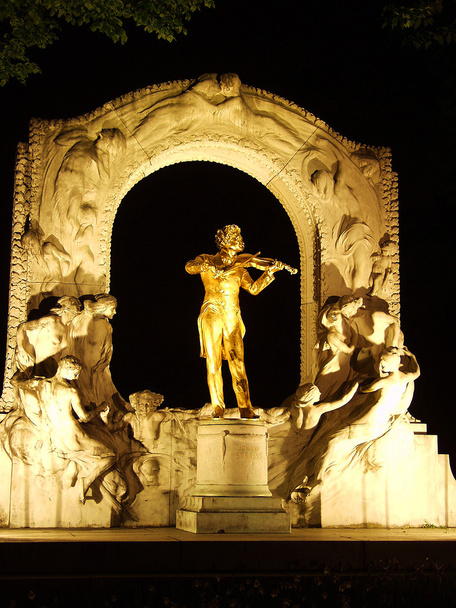 Johann Straussin patsas
 - Valokuva, kuva