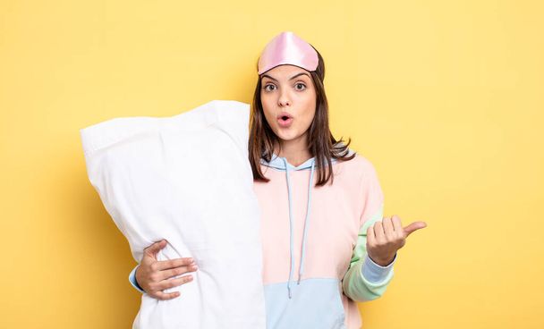 young woman in pajamas with pillow  - Foto, Bild