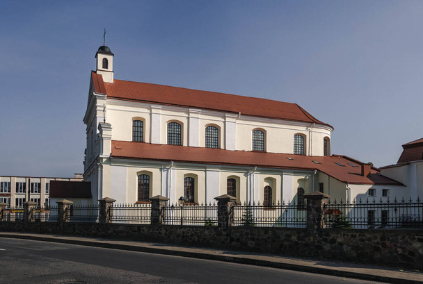 Arkkienkeli Mikaelin katolinen kirkko Novogrudokissa. Valko-Venäjä - Valokuva, kuva