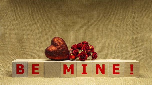 Wooden cubes with phrase BE MINE on sackloth background. Business concept - Foto, Imagem