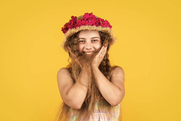 happy kid girl in straw hat with rose flowers, happiness - Photo, image