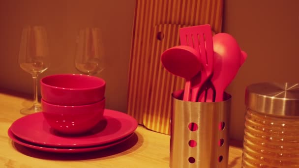 Kitchenware. Pink color. Plates and spoons are pink. - Filmati, video