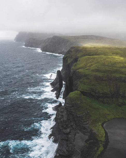 beautiful view of the icelandic landscape with cliffs and rocks - Foto, immagini