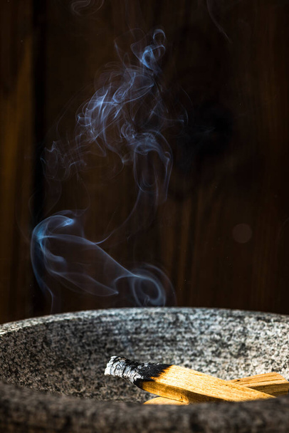 Smudge Burning Palo Santo Spiritual Ritual. - Fotografie, Obrázek