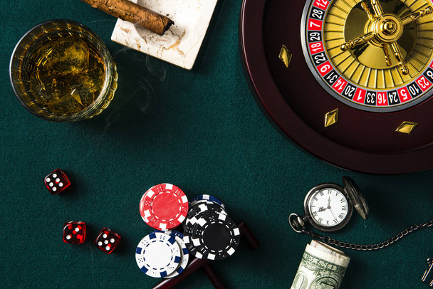 Υπόγεια πόκερ και τυχερά παιχνίδια καζίνο . - Φωτογραφία, εικόνα