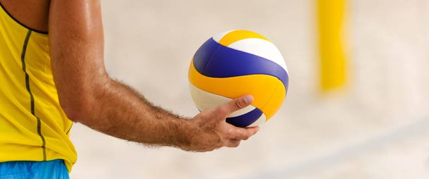 A Volleyball Player Is Getting Ready To Serve the Ball In Horizontal Banner Style Image Format - Foto, afbeelding