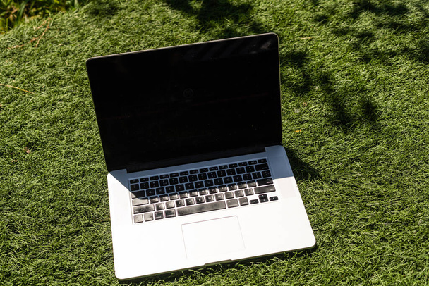 Laptop on nature, laptop in the garden. - Valokuva, kuva