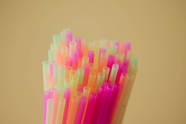 Close up shot of assortment of colorful straws - Foto, Bild