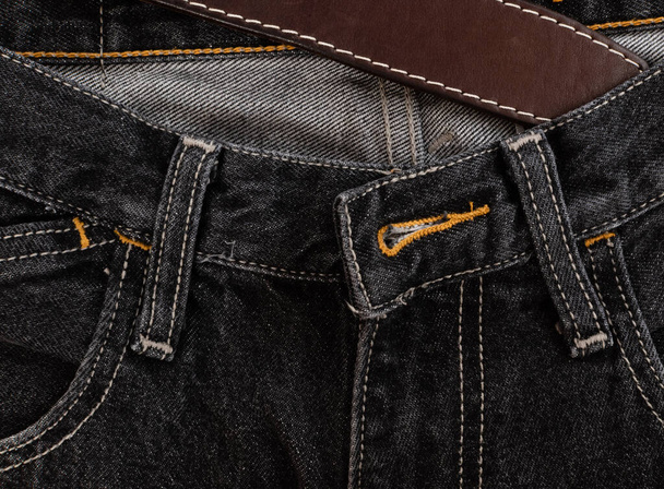 Černé džínové kalhoty se silným bílým stehem - Fotografie, Obrázek