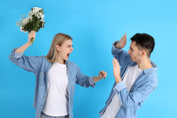 Quarrel of young couple on a blue background - Fotografie, Obrázek