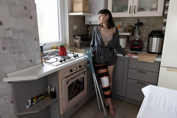 Young woman in the kitchen waiting for her coffee to be ready. - Photo, Image