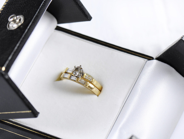 結婚指輪と婚約指輪 - 写真・画像