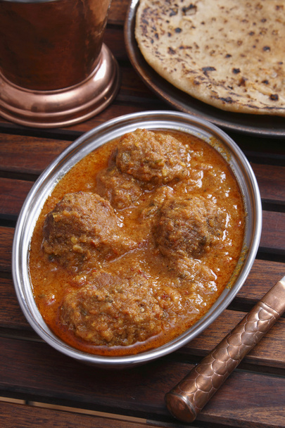 Lampaan kofta curry - lampaan nyytit keitetään jogurtti pohjainen kastike
 - Valokuva, kuva