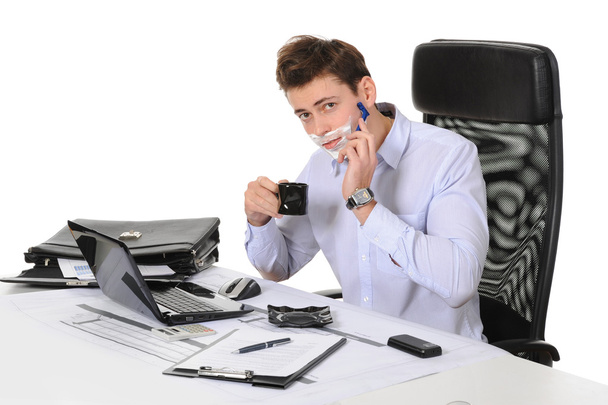 Businessman shaves in the workplace - Foto, Imagen