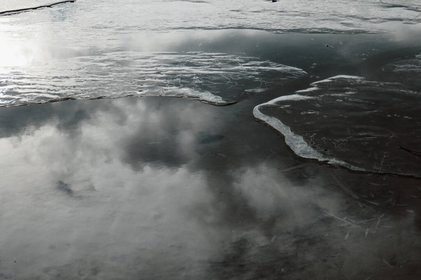 Winter, ice melts on water, river melts. - Foto, Bild