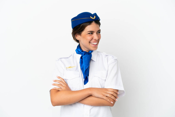 Αεροπλάνο αεροσυνοδός καυκάσιος γυναίκα απομονωμένη σε λευκό φόντο χαρούμενος και χαμογελαστός - Φωτογραφία, εικόνα