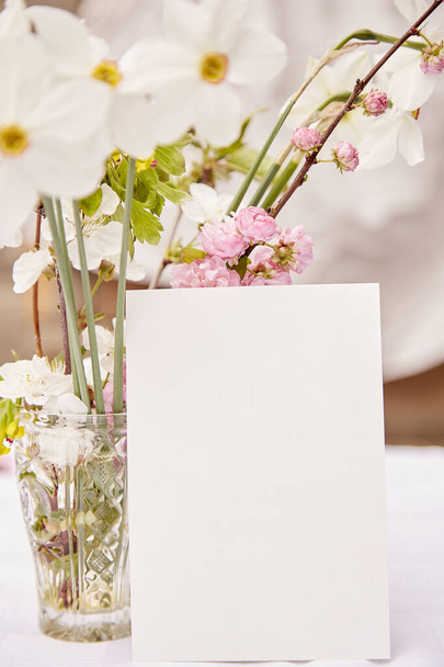 Spring delicate postcard mock up with vase of spring pink, white and yellow flowers. Woman's day, invitation, Mother's day, wedding, birthday card concept. Naturecore concept. Aesthetic cottagecore. - Fotografie, Obrázek