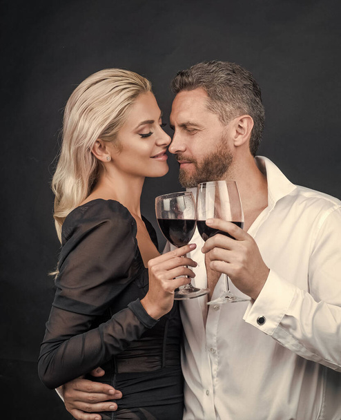couple in love. couple drink champagne. celebrate special occasion. love romantic date. - Zdjęcie, obraz