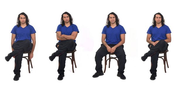 widok z przodu tego samego człowieka siedzi na krześle na białym tle - Zdjęcie, obraz